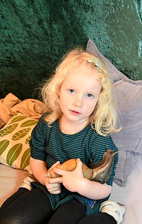 Julie, 3 Jahre, aus Ingolstadt: „Auf jeden Fall wünsche ich mir echte Hühner und einen Kinderschlafsack.“ Foto: Kath. Kita IN gGmbH/Vogl