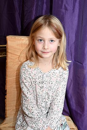 Theresa, 5 Jahre, aus Lenting: „Ich wünsche mir ein gelbes Playmobil-Haus und noch ein Elsa-Spiel und ein Lego-Elsa-Baumhaus.“ Foto: Kath. Kita IN gGmbH/Vogl
