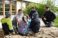 Die Schüler Anton, Raphael und Tobias hatten eine tolle Zeit beim Boys' Day in der Kindertagesstätte St. Josef in Lenting. Die Kinder hatten auch viel Spaß mit den männlichen Betreuern. Foto: Kath. Kita IN gGmbH/Vogl