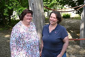 Freuen sich schon auf die Jubiläumsparty: links die langjährige Erzieherin Rita Handl, rechts Kita-Leitung Birgit Dunz. Foto: Kath. Kita IN gGmbH/Vogl